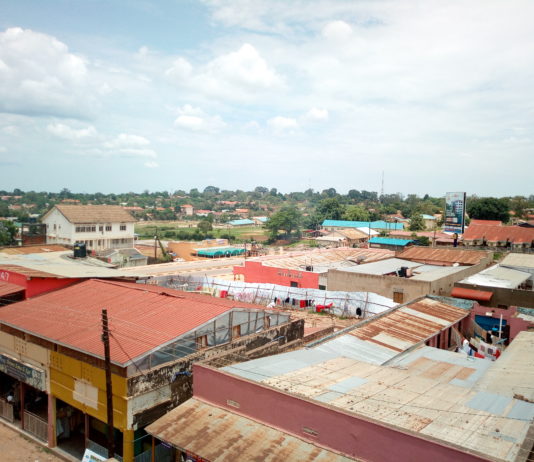 Masses are leaving their settlement camps. They enter towns.